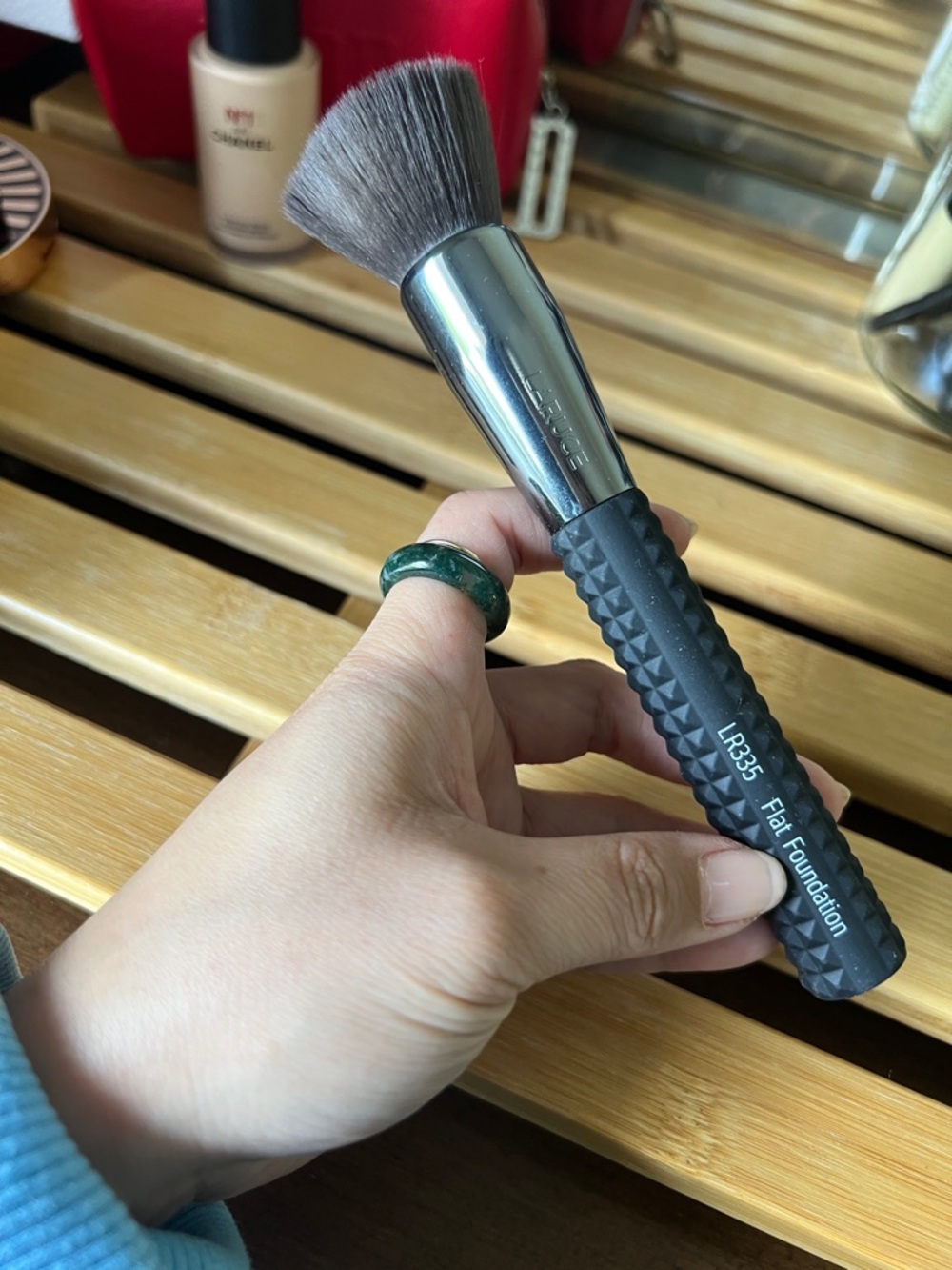 Flat Foundation Brush LR335 – Black Handle